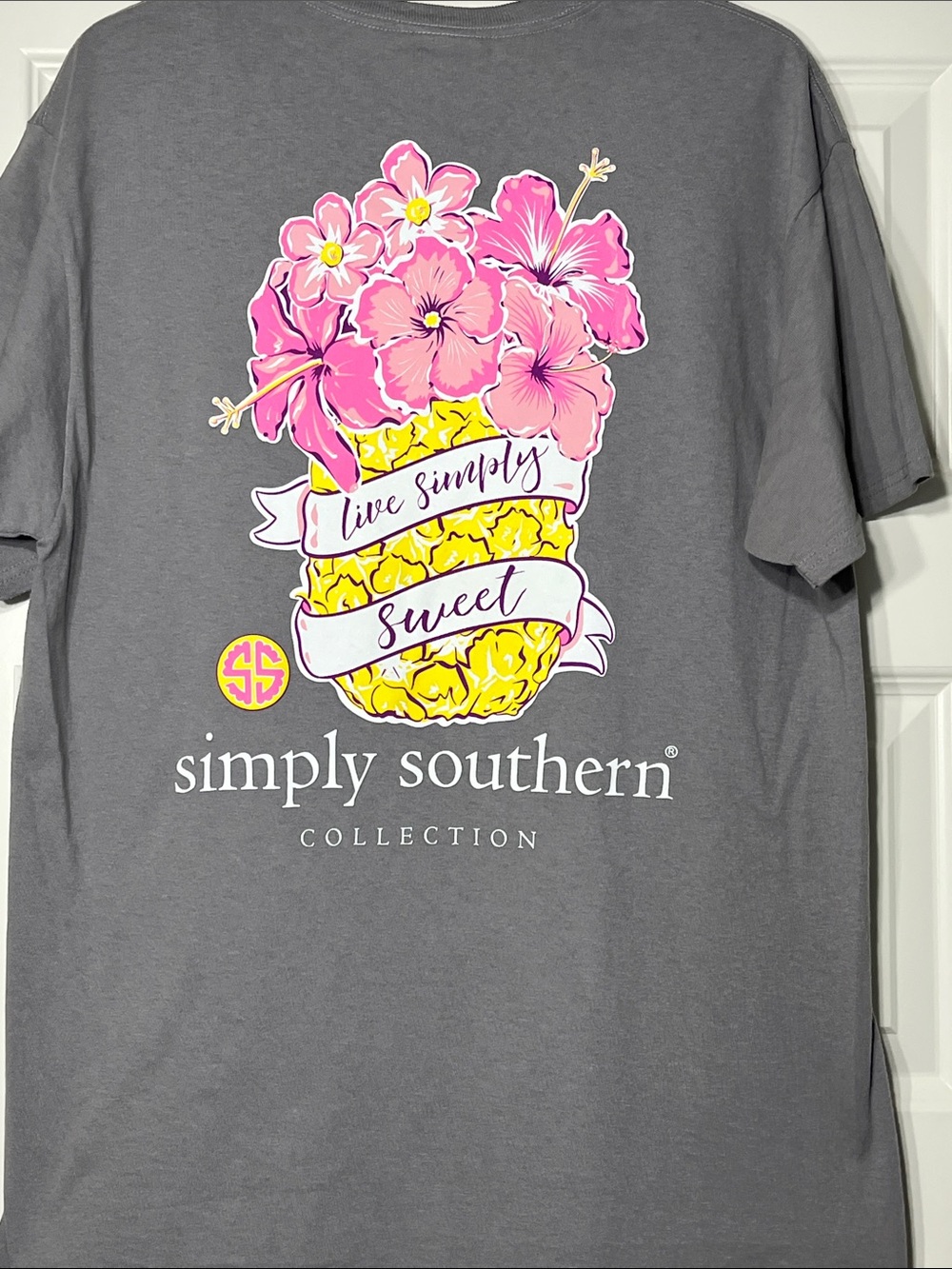 Simply Southern Live Simply Sweet Pineapple Floral Tee Large Gray